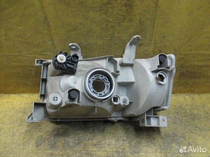 Фара правая Toyota Succeed NCP51V