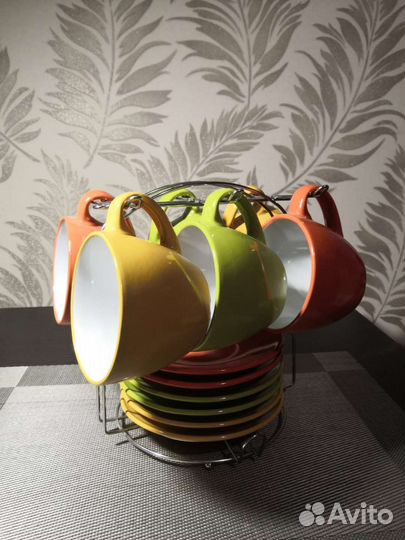 Набор чайных пар на металлической подставке