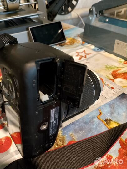 Фотоаппарат зеркальный Canon EOS-1100 D на запчаст