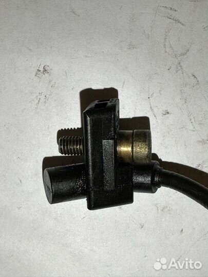 Датчик положения коленвала BMW E83 0281002477