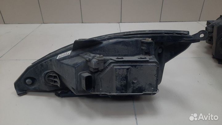 Фара передняя правая Ford Focus