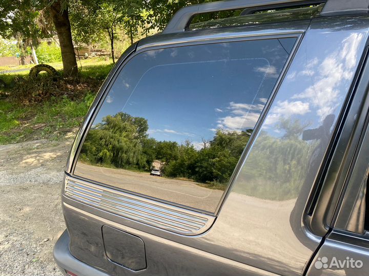 Форточки задних крыльев Mitsubishi Space Wagon 2