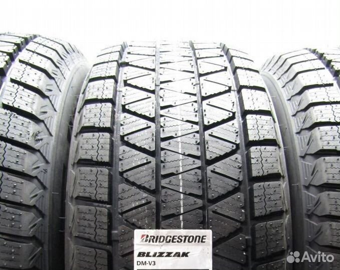 Bridgestone Blizzak DM-V3 275/40 R22 107T