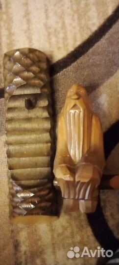 Деревянные вешалка и кухонные наборы