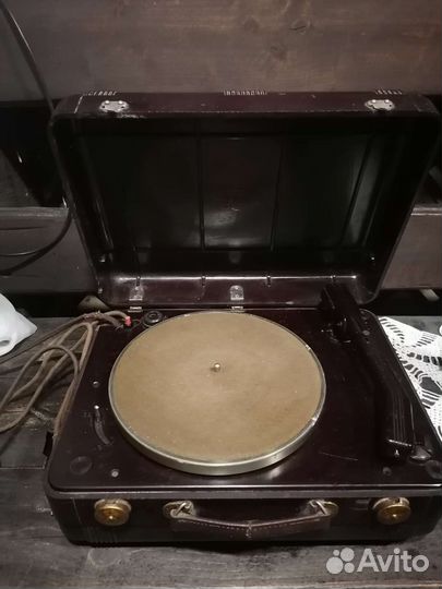 Электропроигрыватель СССР в чемоданчике