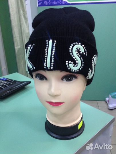Зимняя женская шапка