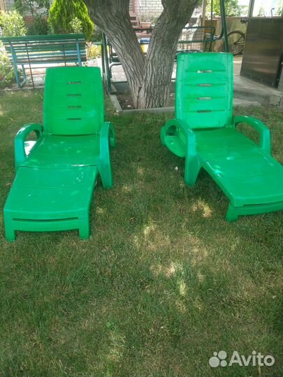 Шезлонг лежак пластиковый