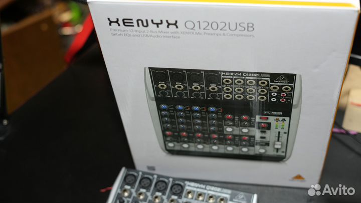 Микшерный пульт behringer Q1202USB
