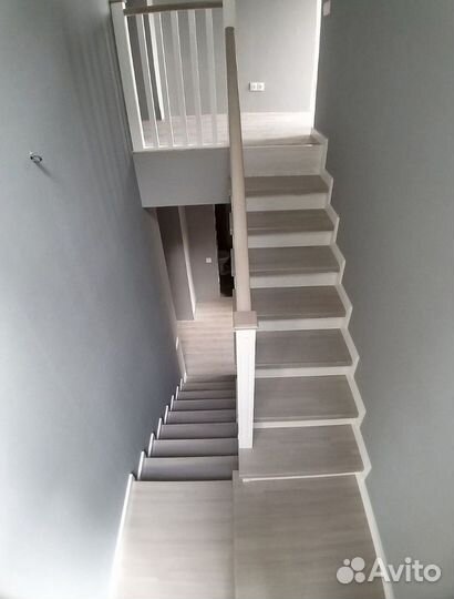 Лестница на металлическом каркасе