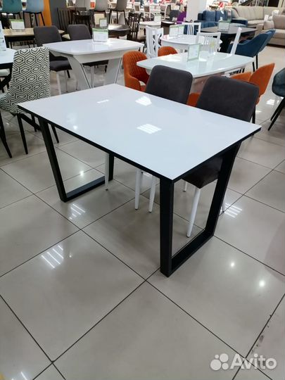 Стол обеденный