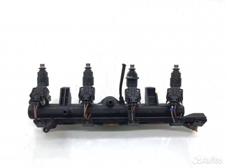 Топливная рампа Volkswagen Polo 1.0 I 2000