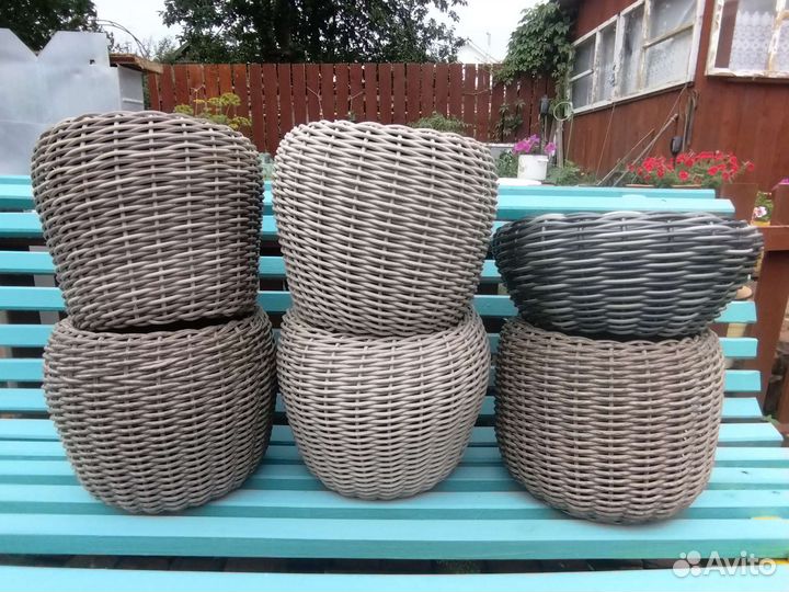 Кашпо для цветов из ротанга