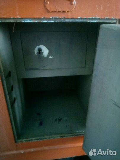 Сейфы разных размеров, Сейф огнеупорный