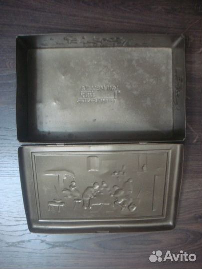 Сфинкс - кошка. Жестяная банка