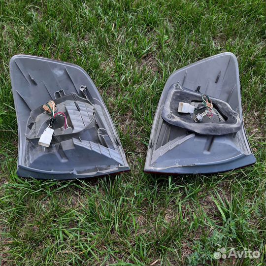 Задние фары на тойота премио