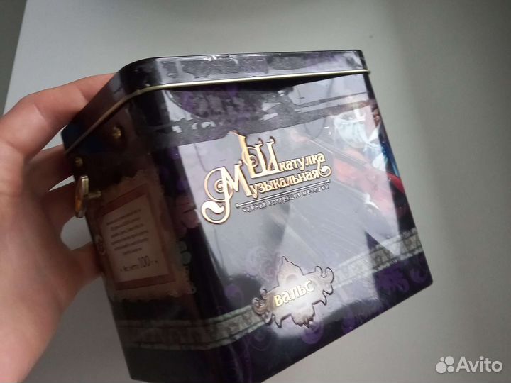 Жестяная музыкальная шкатулка