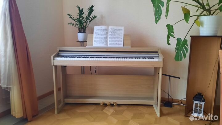 Цифровое пианино Roland RP701 (березовый цвет)