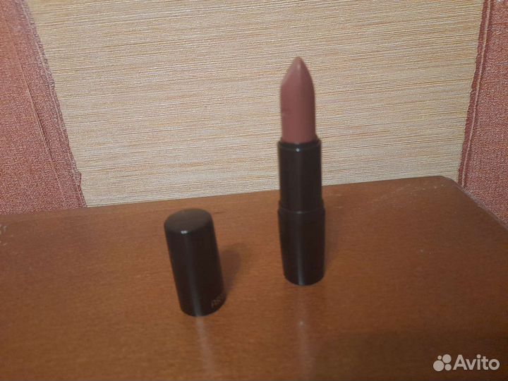 Помада. ArtDeco 820. Maybelline 233. Новая