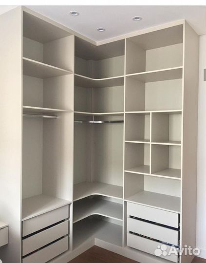 Современный угловой гардеробный шкаф