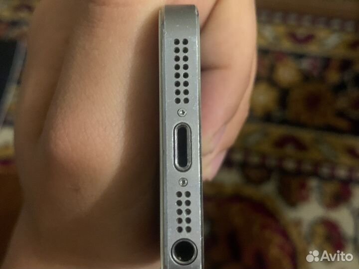 Телефон iPhone 5s