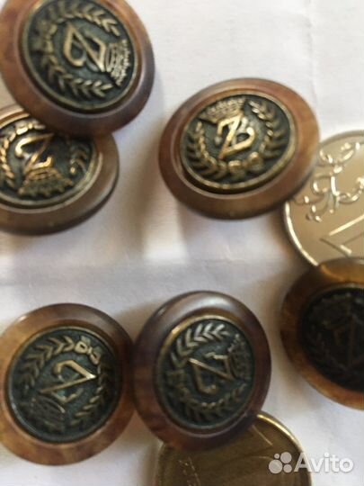 Новые пуговицы с металлической вставкой