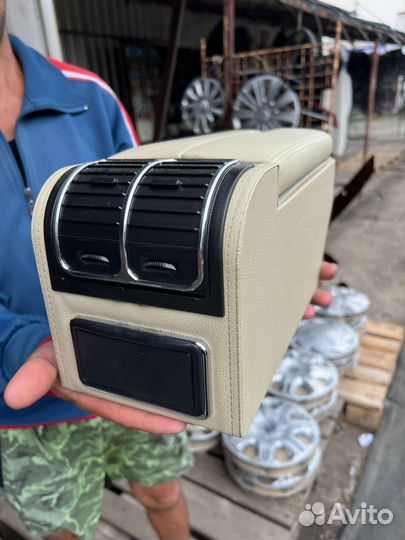 Подлокотник