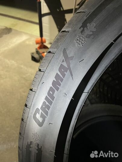 Gripmax SureGrip Pro Winter 285/40 R23 111V