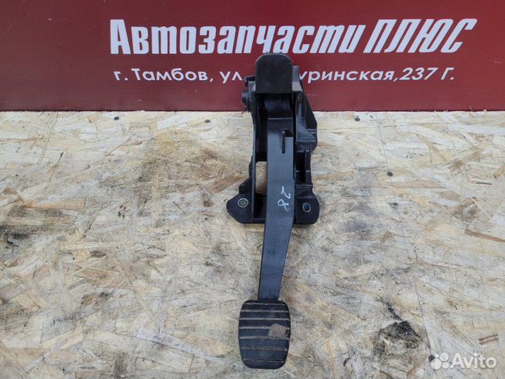 Педаль сцепления Renault Sandero Stepway