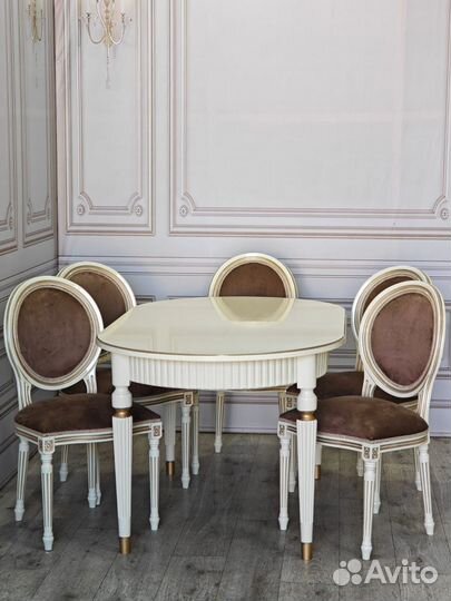 Кухонный стол и стулья