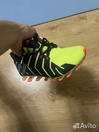 Кроссовки adidas