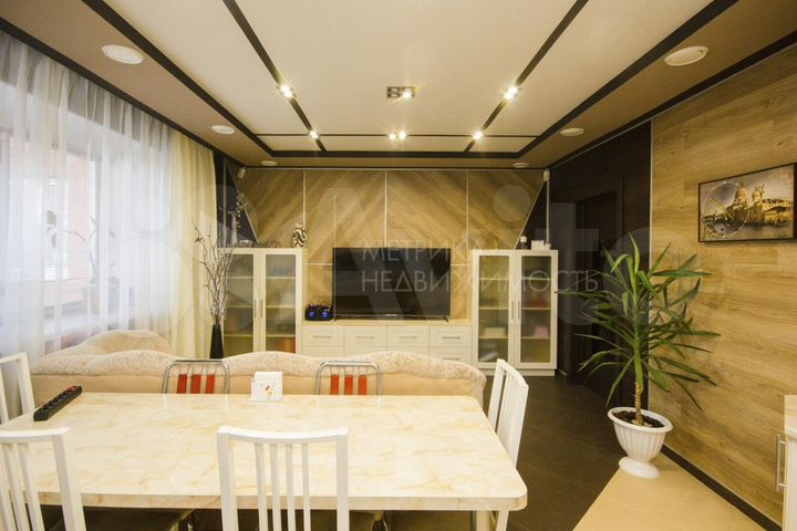 2-к. квартира, 83,5 м², 1/10 эт.