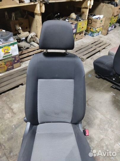 Сидение переднее правое Volkswagen Polo SED RUS