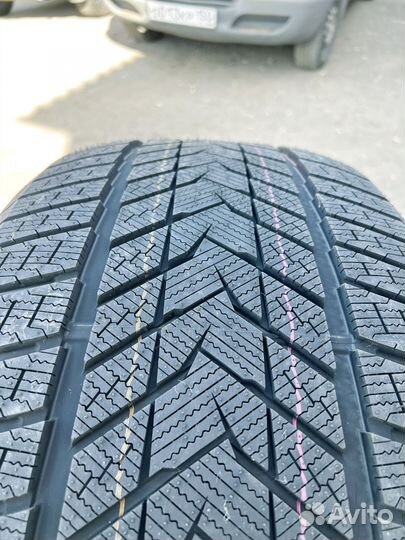 Sonix WinterXPro 999 315/40 R21 134U