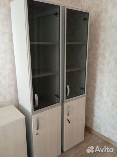 Мебель в кабинет руководителя (стол, шкаф, тумба)