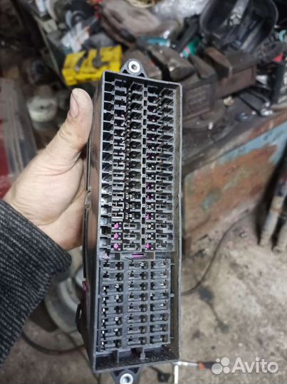 Блок предохранителей Volkswagen Touran