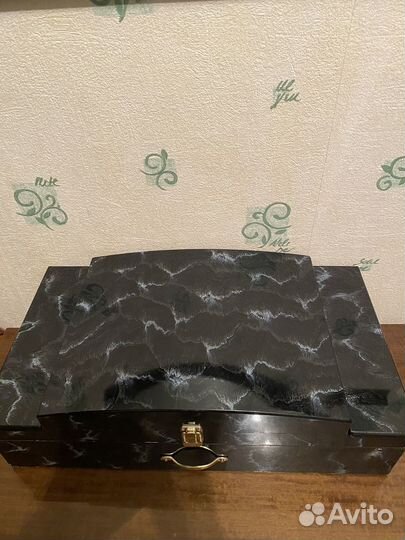 Набор столовых приборов на 12 персон