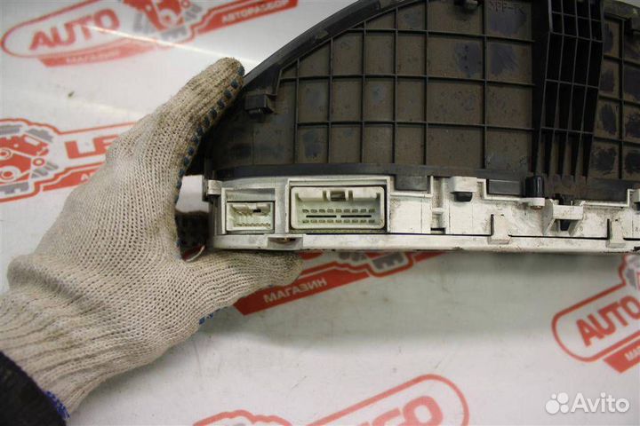 Панель приборов (щиток) Mazda MPV LW 2002