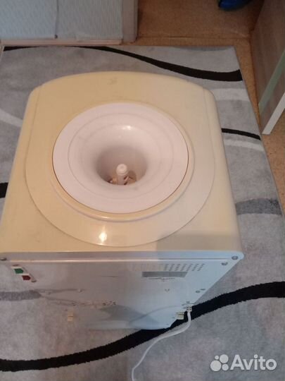 Кулер для воды напольный