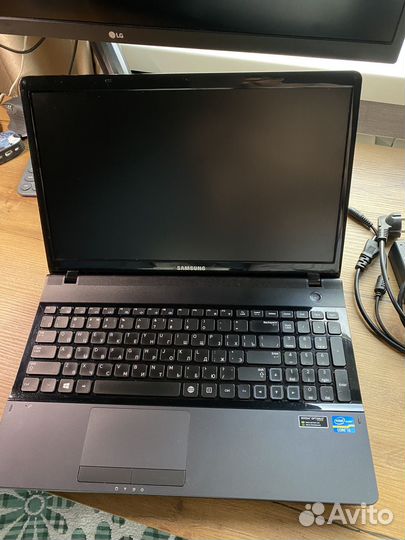 Ноутбук samsung 15 np300e5c 8 gb + SSD