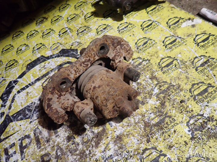 Суппорт тормозной передний левый Mazda 3 BK