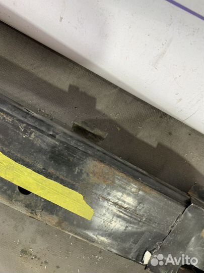 Усилитель бампера Toyota Camry 40