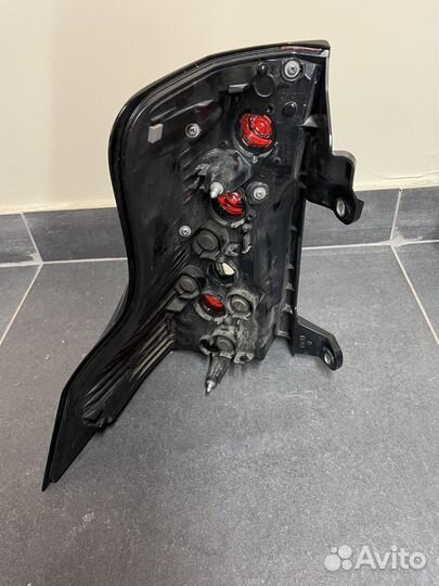 Фонарь задний правый Toyota Land Cruise Prado