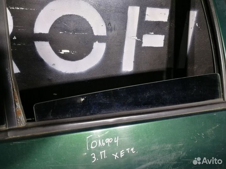 Стекло двери задней правой Volkswagen Golf 4