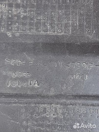 Молдинг на крыло передний правый Lexus Lx