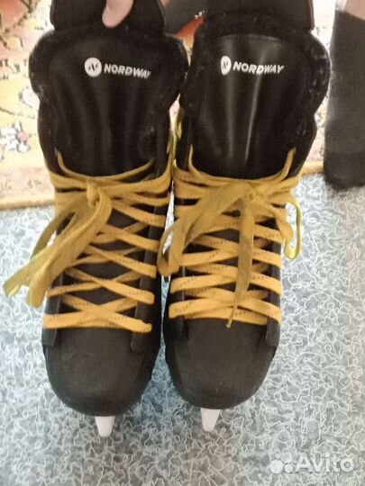 Коньки хоккейные