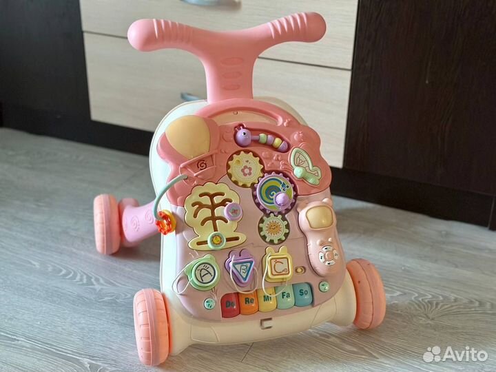 Машинка каталка толокар с ручкой