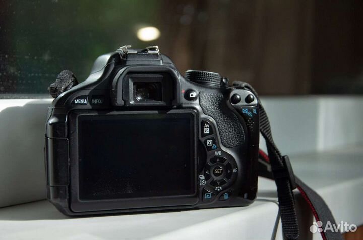 Зеркальный фотоаппарат Canon 600d