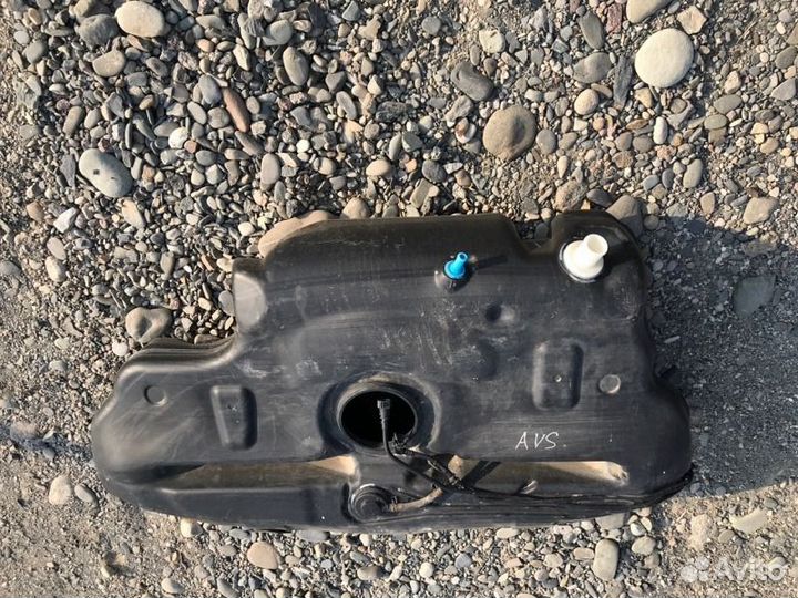 Топливный бак Toyota Avensis