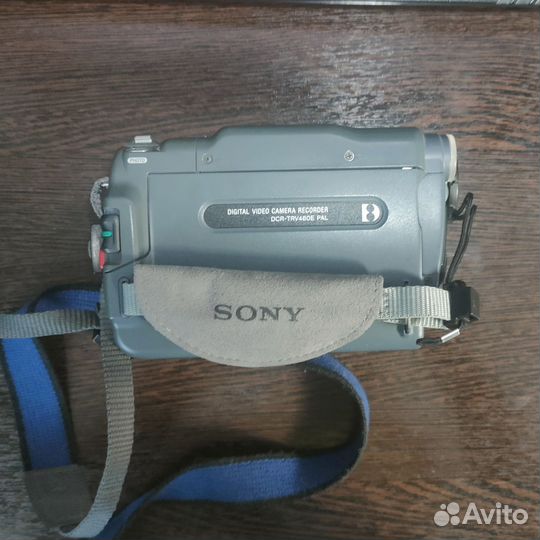 Видеокамера Sony Handycam Digital 8 990x