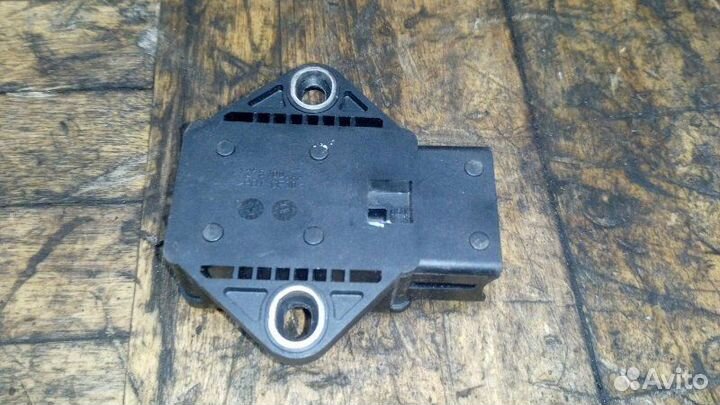 Датчик ускорения Nissan X-Trail T30 2.5 2004